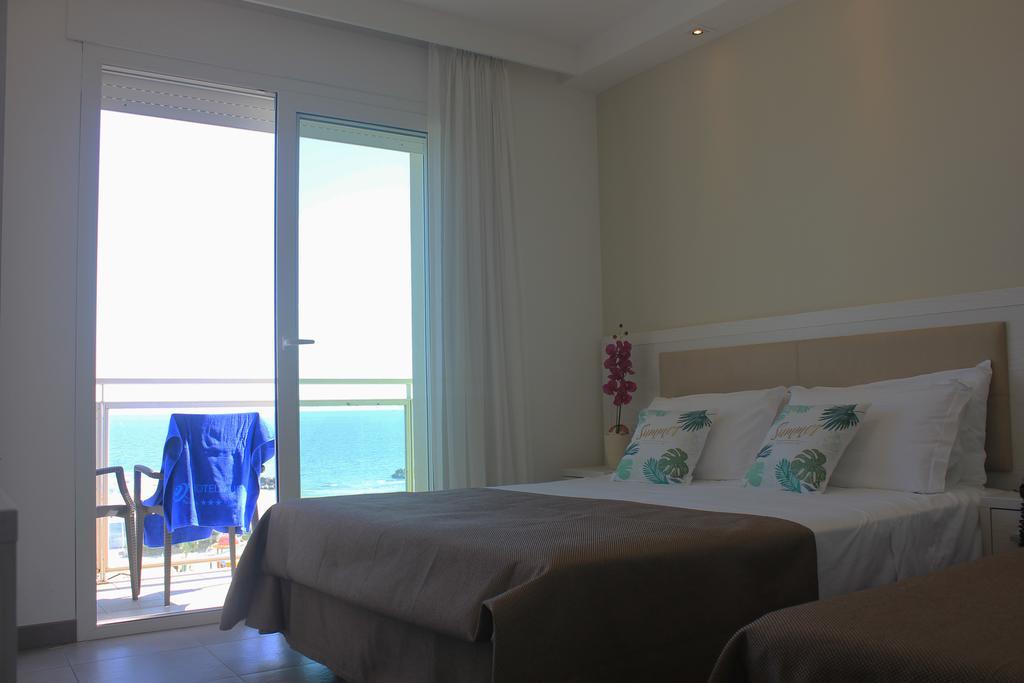 Hotel Augustus- Direttamente sul mare Misano Adriatico Esterno foto